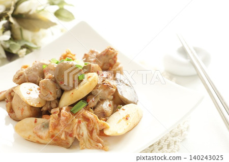Stir-fried king oyster mushrooms and chicken with kimchi Stir-fried king oyster mushrooms and chicken with kimchi 140243025