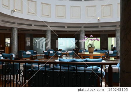 Stylish 7-star hotel coffee shop 3 140243105