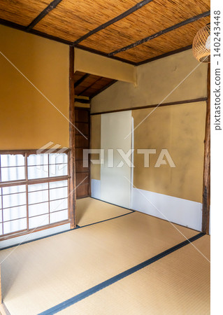 京都國立博物館茶室「寬庵」(大廳):一座繼承了江戶時代早期貴族文化的數寄屋式日本住宅。 京都國立博物館茶室「寬庵」(大廳):一座繼承了江戶時代早期貴族文化的數寄屋式日本住宅。 140243448
