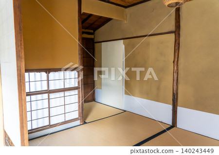 京都國立博物館茶室「寬庵」(大廳):一座繼承了江戶時代早期貴族文化的數寄屋式日本住宅。 京都國立博物館茶室「寬庵」(大廳):一座繼承了江戶時代早期貴族文化的數寄屋式日本住宅。 140243449