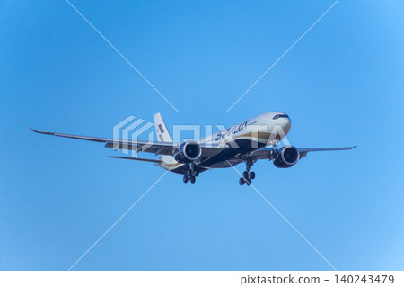 一架客機飛越藍天的圖片 - 星宇航空 一架客機飛越藍天的圖片 - 星宇航空 140243479