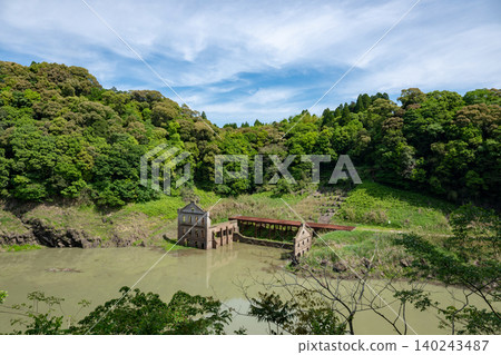 Kagoshima Prefecture / The beauty of fresh greenery and the ruins of the Sogi Power Plant, like something out of a movie. Kagoshima Prefecture / The beauty of fresh greenery and the ruins of the Sogi Power Plant, like something out of a movie. 140243487