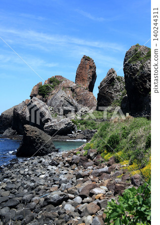 A view of the Minato no Tatekami Rock, a popular tourist spot in Karatsu City, Saga Prefecture, and the Genkai Sea, a popular surfing spot. A view of the Minato no Tatekami Rock, a popular tourist spot in Karatsu City, Saga Prefecture, and the Genkai Sea, a popular surfing spot. 140244311