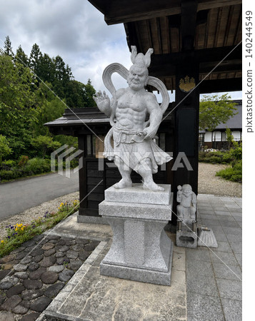 The glaring Kongo Rikishi (guardian deity) - Ungyo (closed mouth) 140244549