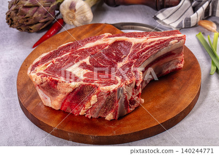 Raw beef t-bone steak with fresh vegetables 140244771