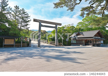 [Uji Bridge and Torii Gate of Ise Grand Shrine] Ujikan-cho, Ise City, Mie Prefecture 140244843