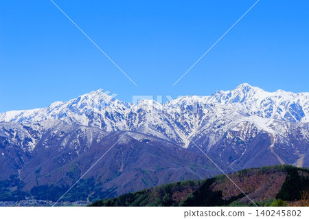 五月從白馬村眺望北阿爾卑斯山；信州的山脈；信州的景色。 140245802