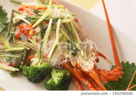 清蒸龍蝦配粉絲 清蒸龍蝦配粉絲 140246080
