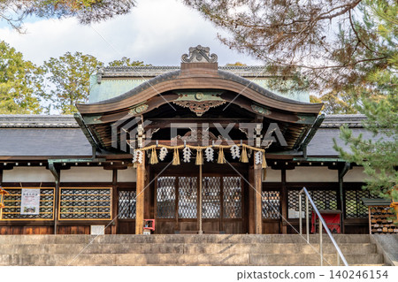 京都東山,今日吉神宮(今日吉神宮),由後白河天皇在平安時代創建,正殿(參拜殿) 京都東山,今日吉神宮(今日吉神宮),由後白河天皇在平安時代創建,正殿(參拜殿) 140246154