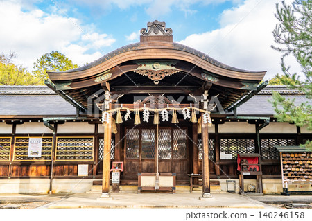 京都東山,今日吉神宮(今日吉神宮),由後白河天皇在平安時代創建,正殿(參拜殿) 京都東山,今日吉神宮(今日吉神宮),由後白河天皇在平安時代創建,正殿(參拜殿) 140246158