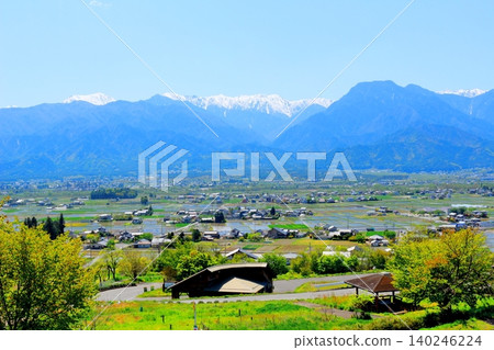 五月北阿爾卑斯山觀景藝術博物館:信州山脈,信州風景 五月北阿爾卑斯山觀景藝術博物館:信州山脈,信州風景 140246224