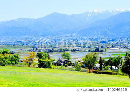 五月北阿爾卑斯山觀景藝術博物館:信州山脈,信州風景 五月北阿爾卑斯山觀景藝術博物館:信州山脈,信州風景 140246326