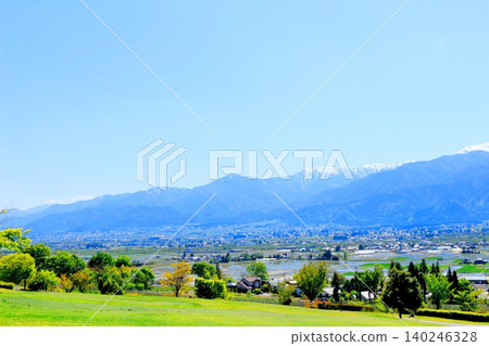 五月北阿爾卑斯山觀景藝術博物館:信州山脈,信州風景 五月北阿爾卑斯山觀景藝術博物館:信州山脈,信州風景 140246328