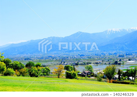 五月北阿爾卑斯山觀景藝術博物館:信州山脈,信州風景 五月北阿爾卑斯山觀景藝術博物館:信州山脈,信州風景 140246329