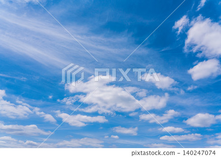 雨季將至,夏日的天空陰雲密布。 雨季將至,夏日的天空陰雲密布。 140247074