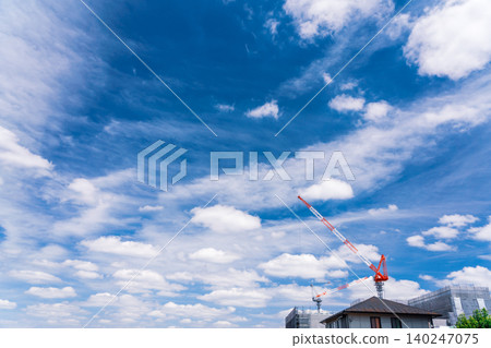雨季將至,夏日的天空陰雲密布。 雨季將至,夏日的天空陰雲密布。 140247075