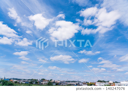 雨季將至，夏日的天空陰雲密布。 140247076