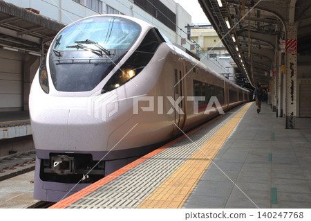 據傳將改建為夜間列車的常板線特快列車 E657 系列 K19 列車組正在進廠。 140247768