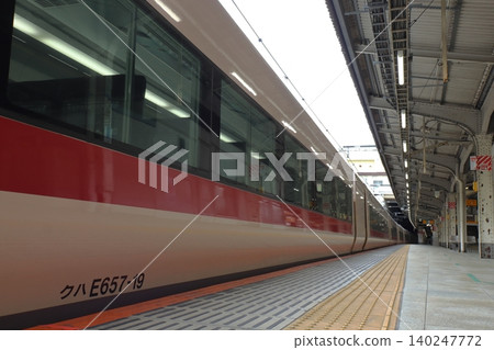 The E657 series K19 trainset, a limited express train on the Joban Line rumored to be converted into a night train, is entering the factory. 140247772