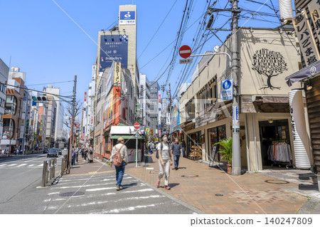 東京町田市的城市景觀:町田車站區域的街景 東京町田市的城市景觀:町田車站區域的街景 140247809