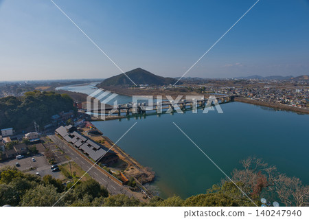 從犬山城天守閣望去的犬山橋 140247940