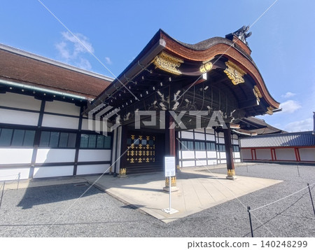 The Karahafu Gate of the Kyoto Imperial Palace, gleaming with gold decorations. 140248299