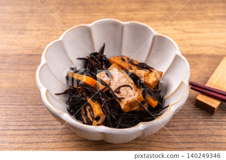 煮熟的羊栖菜 煮熟的羊栖菜 140249346