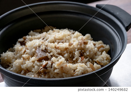Rice cooked in an earthenware pot Rice cooked in an earthenware pot 140249682