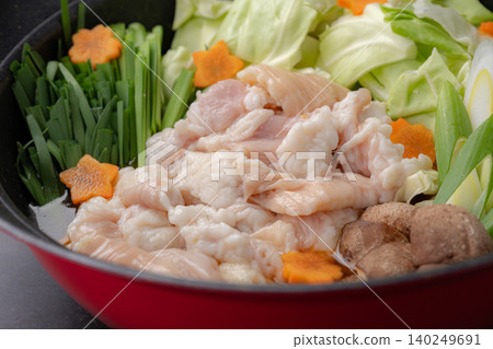 Close-up of the ingredients for motsunabe (offal hot pot) 140249691