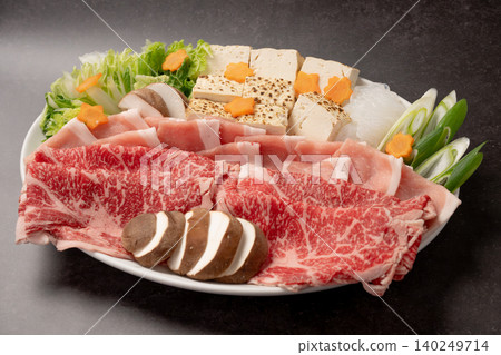 Meat and vegetables for hot pot dishes 140249714