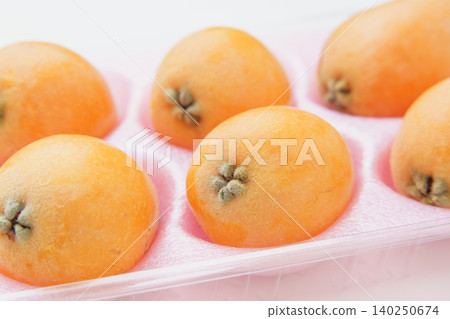 Loquats (packaged) 140250674