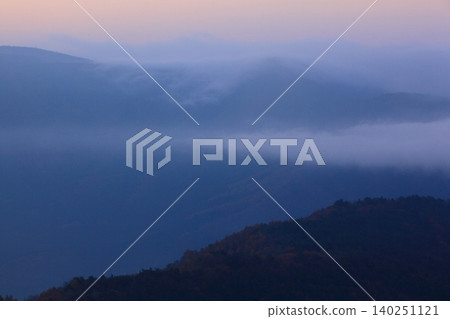 The sea of clouds stained in the morning sun The sea of clouds stained in the morning sun 140251121
