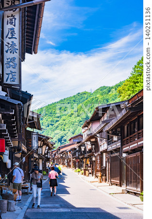Narai-juku is a post town on the Nakasendo road, where the townscape of the time has been preserved. [Shiojiri City, Nagano Prefecture] 140251136