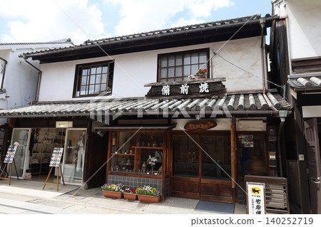 [Okayama Prefecture] Kurashiki Bikan Historical Quarter "Bizen-yaki Yoshida" 140252719