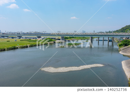 A view of the Tama River and the Tokyu Line railway bridge at the border between Tokyo and Kanagawa prefectures. A view of the Tama River and the Tokyu Line railway bridge at the border between Tokyo and Kanagawa prefectures. 140252736