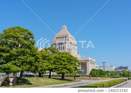 東京國會議事堂:一座象徵日本政治的歷史建築。 東京國會議事堂:一座象徵日本政治的歷史建築。 140253392