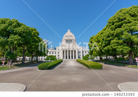 東京國會議事堂:一座象徵日本政治的歷史建築。 東京國會議事堂:一座象徵日本政治的歷史建築。 140253393