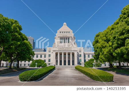 東京國會議事堂:一座象徵日本政治的歷史建築。 東京國會議事堂:一座象徵日本政治的歷史建築。 140253395