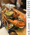 一份奢華的烤海鮮拼盤，一頓豐盛的地中海大餐。 140253595