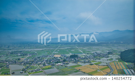 This is a scene from the Kurobe River alluvial fan in Toyama Prefecture, where the atmosphere contains a lot of water vapor as the rainy season approaches. 140254772