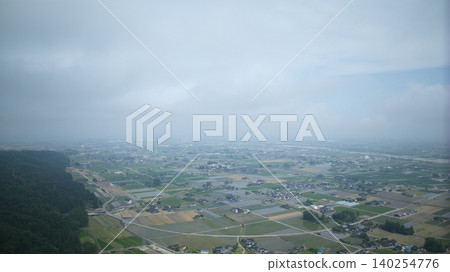 This is a scene from the Kurobe River alluvial fan in Toyama Prefecture, where the atmosphere contains a lot of water vapor as the rainy season approaches. 140254776