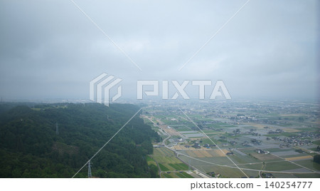 這是富山縣黑部川沖積扇的景象,隨著雨季臨近,這裡的空氣中含有大量的水蒸氣。 這是富山縣黑部川沖積扇的景象,隨著雨季臨近,這裡的空氣中含有大量的水蒸氣。 140254777