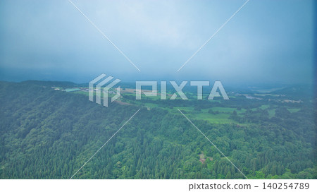 這是富山縣黑部川沖積扇的景象，隨著雨季臨近，這裡的空氣中含有大量的水蒸氣。 140254789