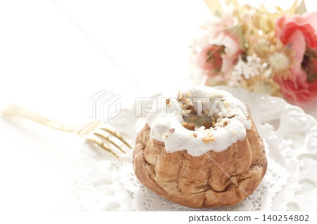 Kugelhopf, a Christmas dessert Kugelhopf, a Christmas dessert 140254802