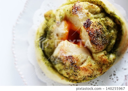 French bread with basil and cheese 140255967