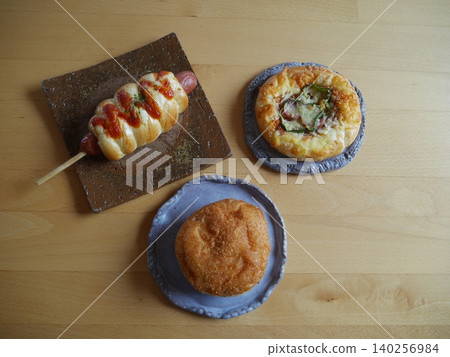 Savory bread (photographed from above) 140256984