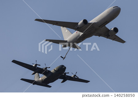 KC767和C130空中加油演示 140258050