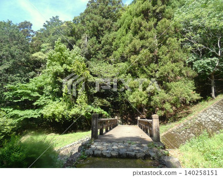 豐橋市赤和寺：從泥沙控制水壩跨越水道的橋樑。 140258151