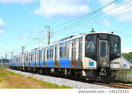 仙石東北線上的 HB-E210 系列 搭乘仙石線前往石卷方向 仙石東北線上的 HB-E210 系列 搭乘仙石線前往石卷方向 140258163
