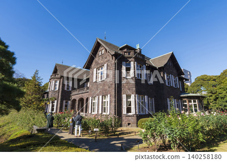 古河川老花園裡的洋房和玫瑰園 古河川老花園裡的洋房和玫瑰園 140258180